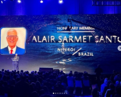(Português do Brasil) Dr. Alair Sarmet Santos é homenageado com o título de Membro Honorário da ESR